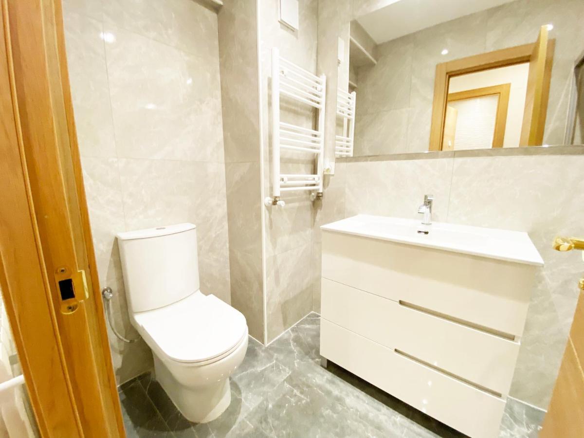 Paradise Luxurious Flat, Free Parking, 3 Double Rooms, Terrace, Jacuzzi, Fully Renovated ซานเซบาสเตียน ภายนอก รูปภาพ