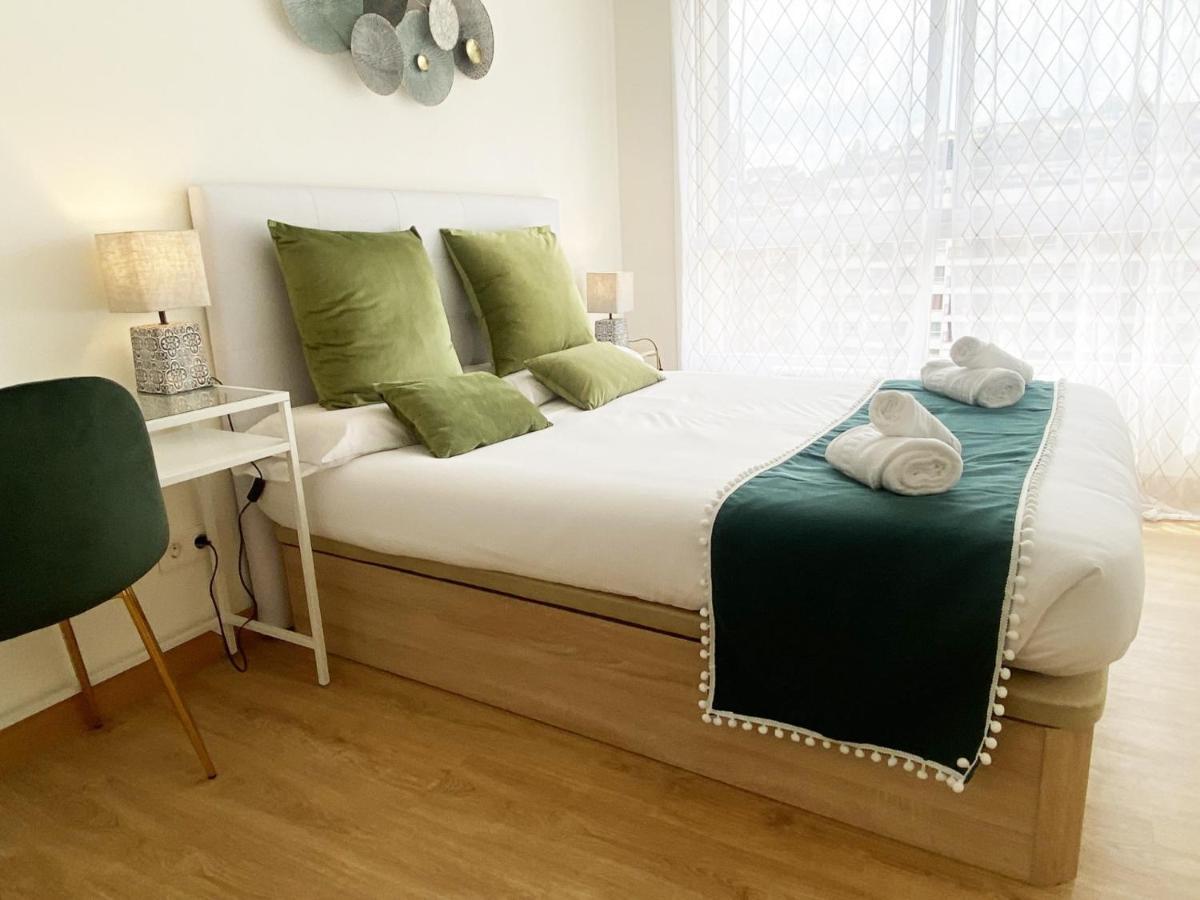 Paradise Luxurious Flat, Free Parking, 3 Double Rooms, Terrace, Jacuzzi, Fully Renovated ซานเซบาสเตียน ภายนอก รูปภาพ
